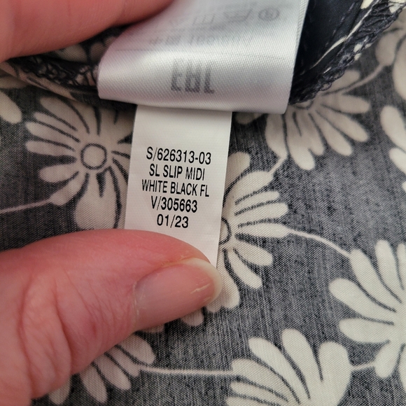 Gap Slip Dress Midi Floral Black White 90s Sleeveless Slit Size Small - Picture 7 of 8